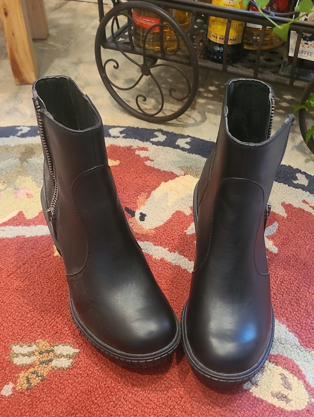 Sorel Black Women's Ankle Boots - Sleek Chelsea-Style Boot